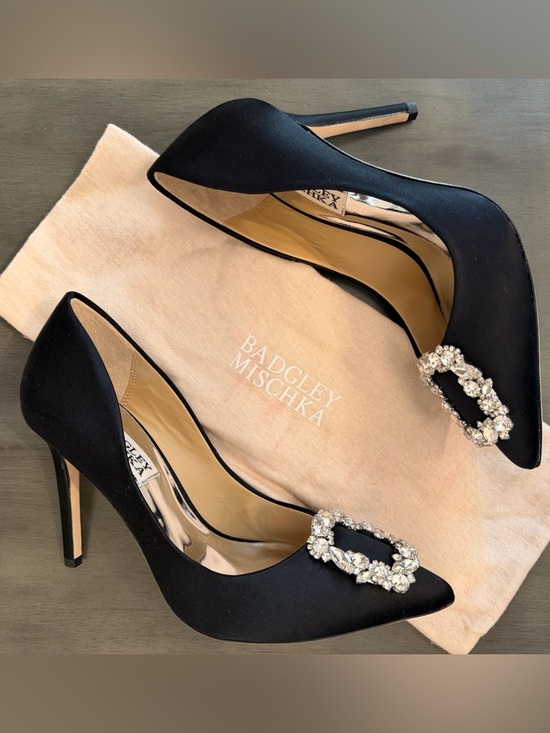 Badgley Mischka Cher Stiletto Pointy Toe Pump Black Satin Crystal Brooch 5.5 - Picture 6 of 8